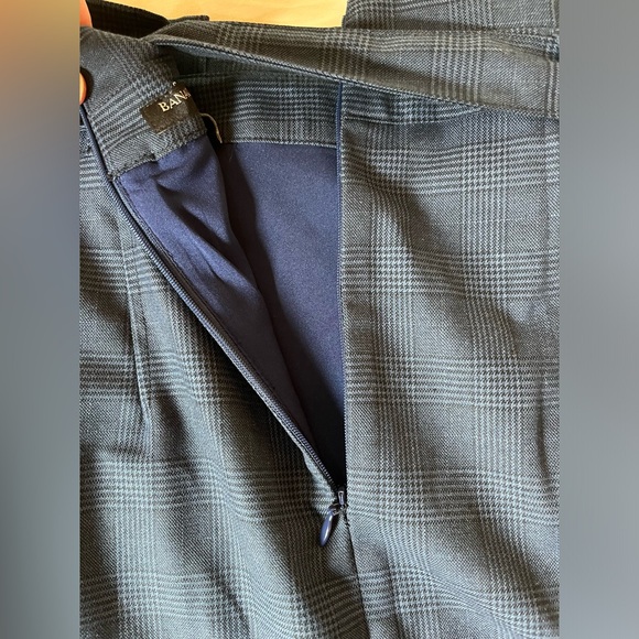 Banana Republic petite skirt suit in navy check - Picture 10 of 10